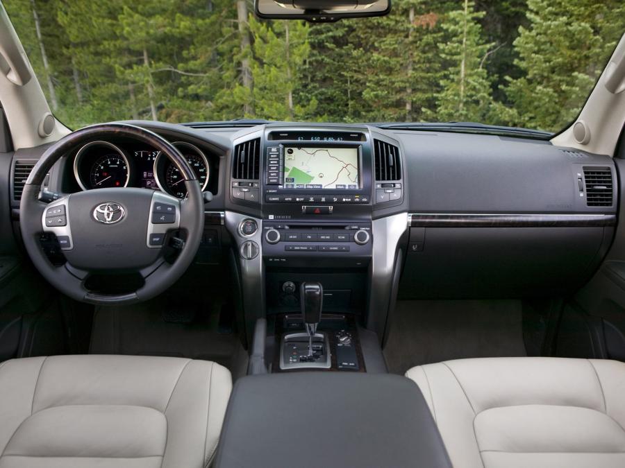  Toyota Land Cruiser 200 2007 года  (US) (фото 25 из 29)
